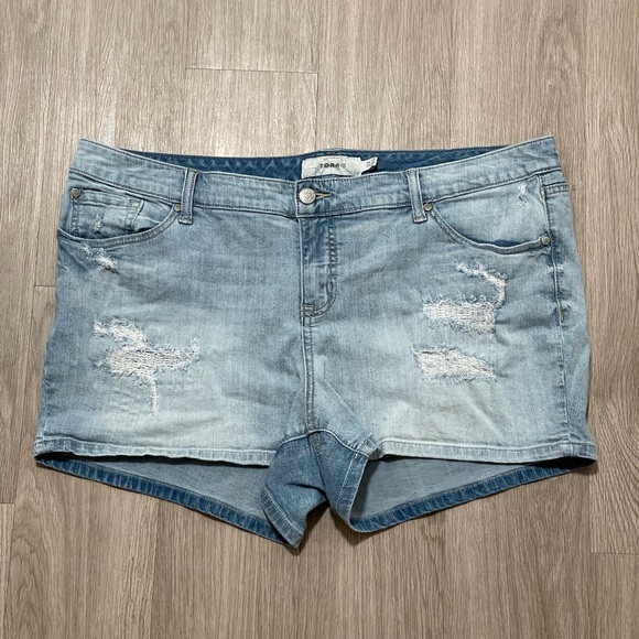 Torrid Skinny Short Light Wash Distressed Size 22 - Picture 5 of 9